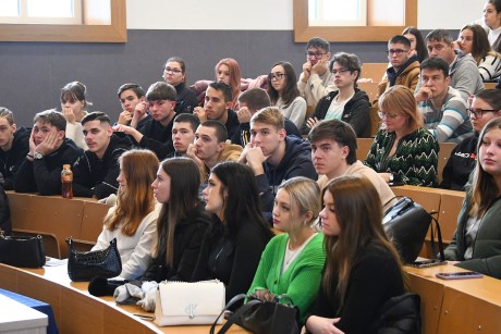 Augusztus 7-ig jelentkezhetnek pótfelvételivel az Óbudai Egyetemre a diákok